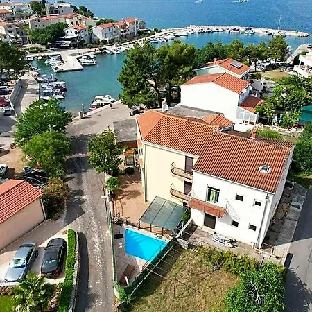 Amoretta Comfortable 3* Malinska