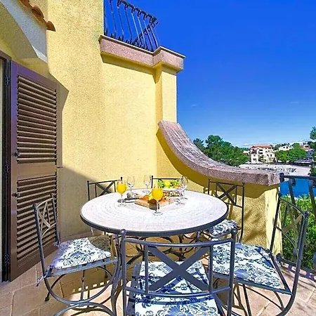 Amoretta Comfortable 3* Malinska